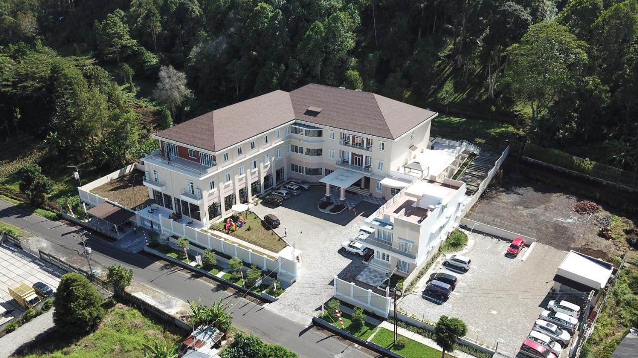 Hotel Villa Emitta Tomohon Exterior photo