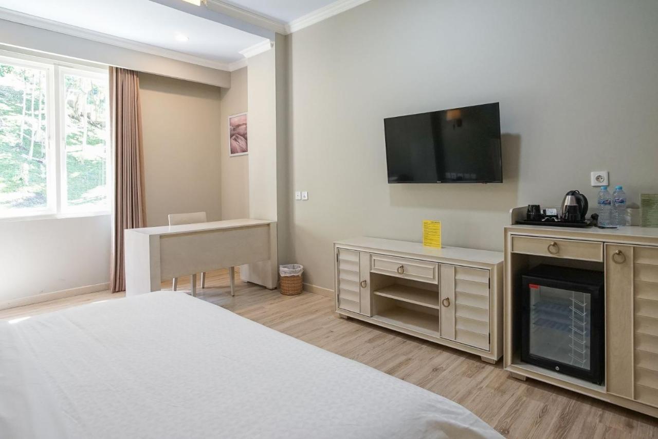 Hotel Villa Emitta Tomohon Exterior photo
