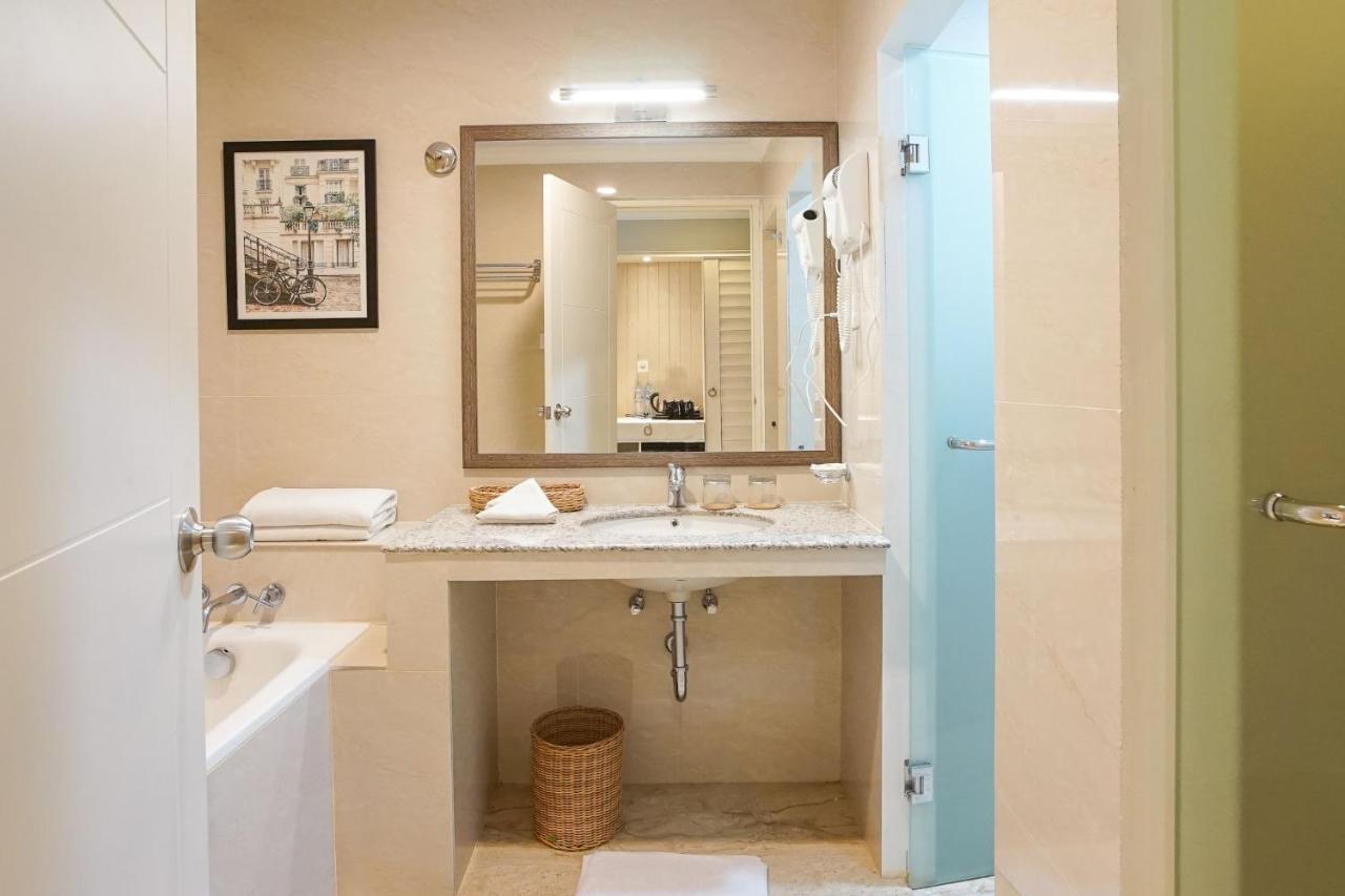 Hotel Villa Emitta Tomohon Exterior photo