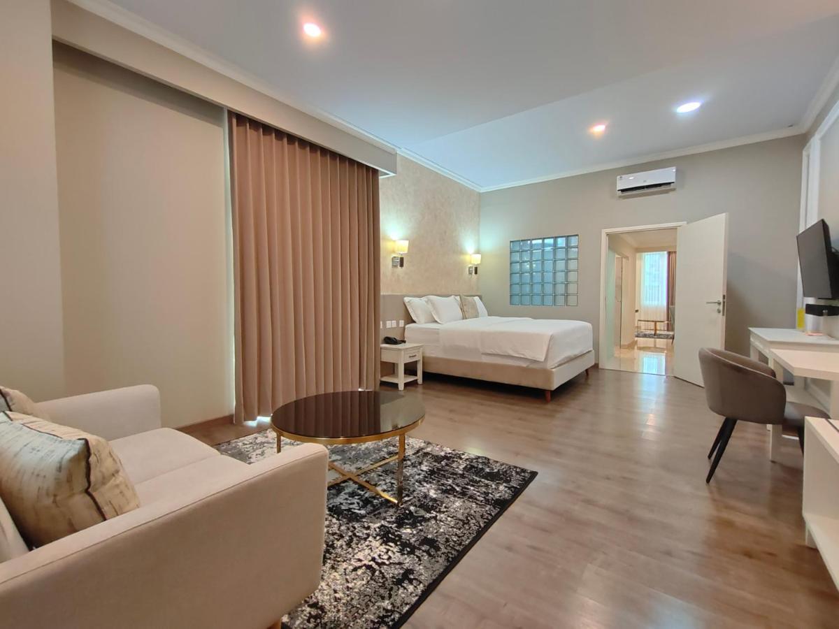 Hotel Villa Emitta Tomohon Exterior photo
