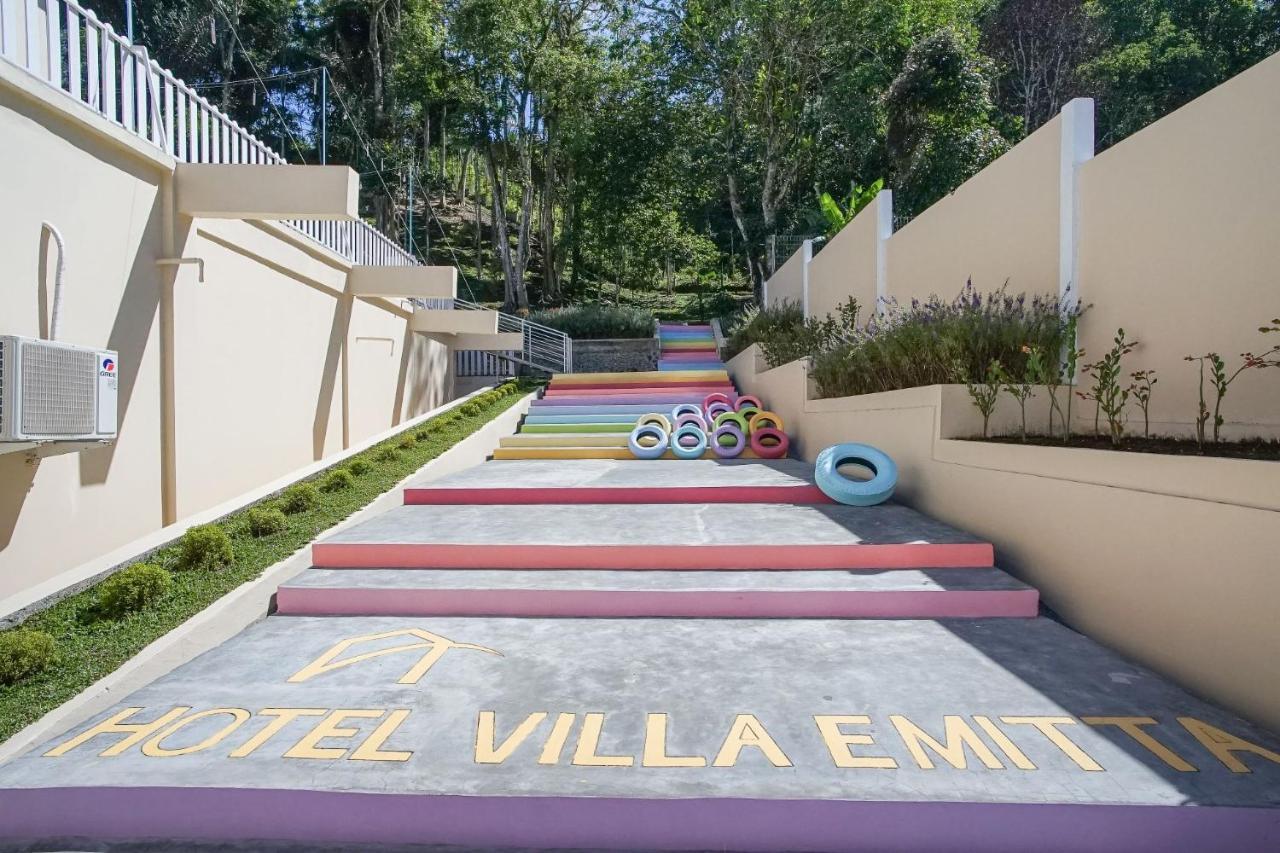 Hotel Villa Emitta Tomohon Exterior photo